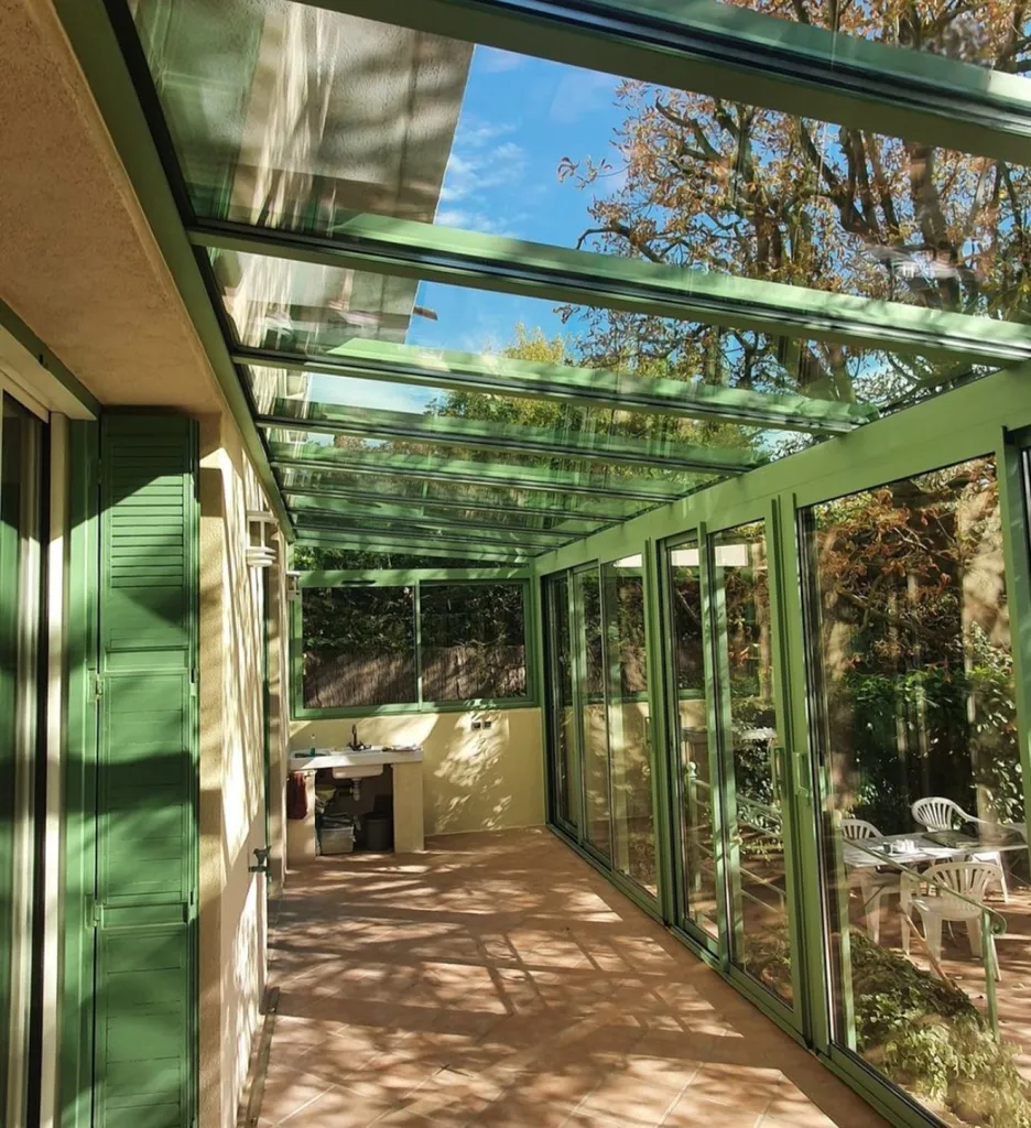 Pose de cette superbe véranda en aluminium couleur amazone texturé près d'Aix-en-Provence