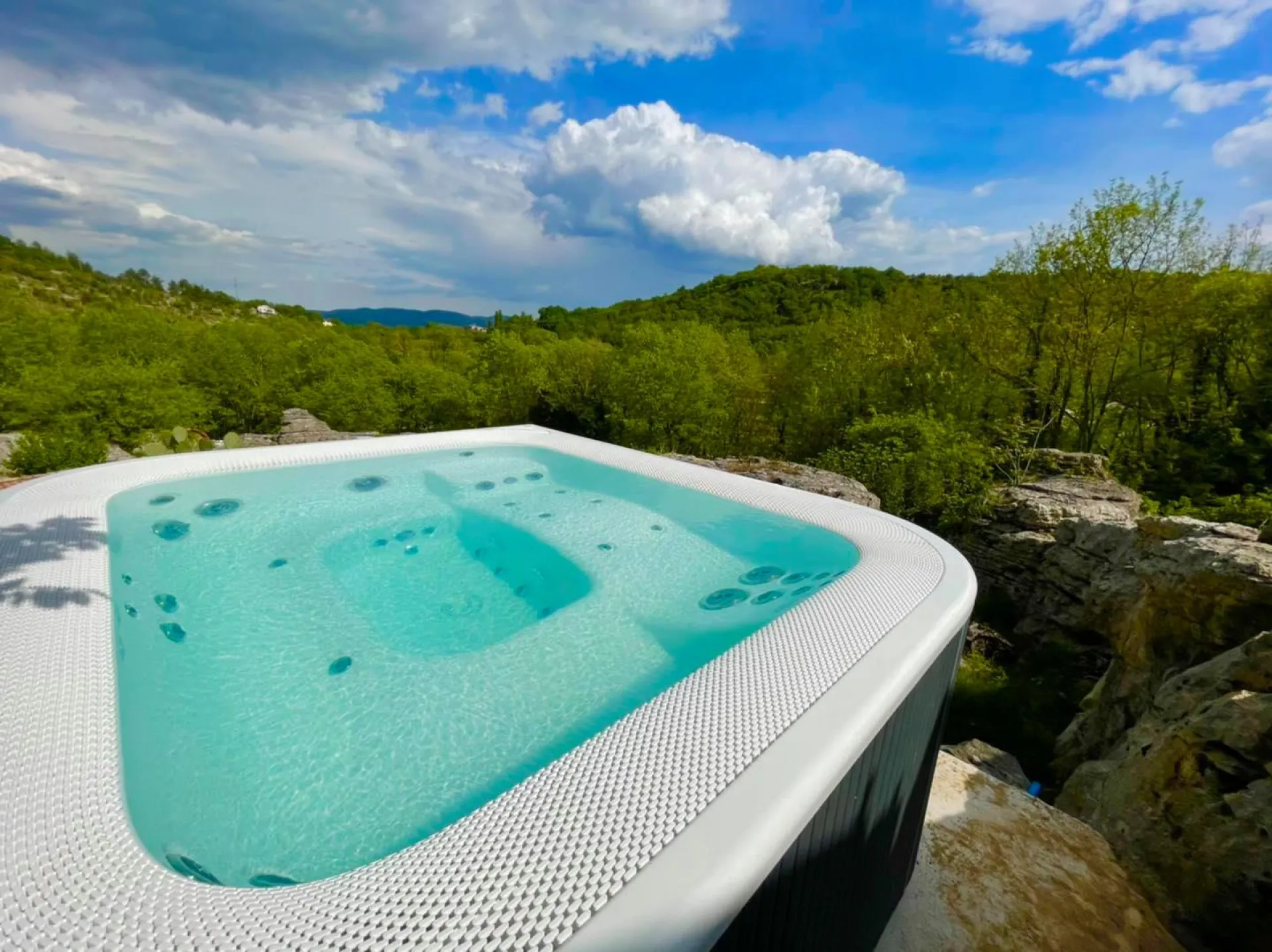 Quelle différence entre un Spa et un Jacuzzi® ?