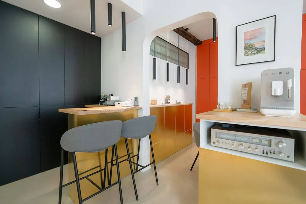 A vendre cession droit au bail Cassis  d'un local en excellent état sur rue piétonne