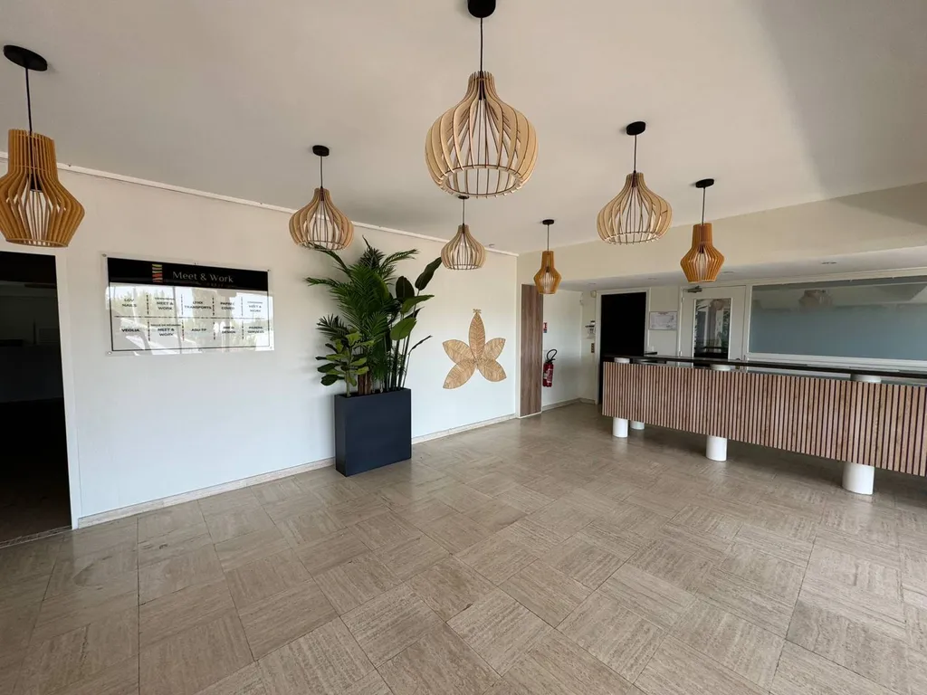 Creation d'un espace de travail moderne par  la société TDC à Estrées Saint Denis dans l'Oise 