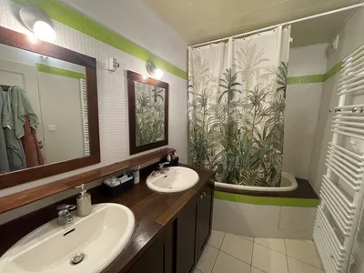 A vendre Croissy bel appartement rénové 3 chambres avec balcon et box à deux pas de la British school