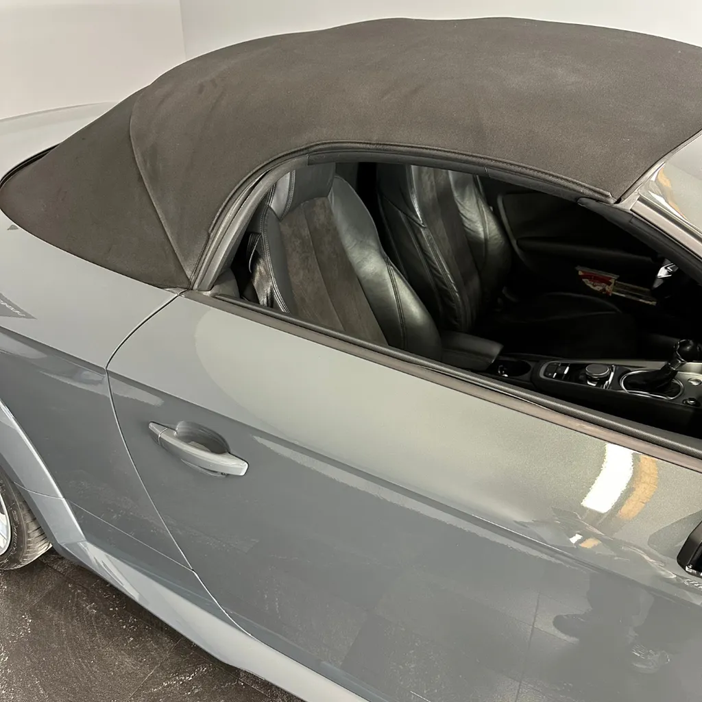 Pose d'une protection céramique GTechniq sur une Audi TT proche du Mans