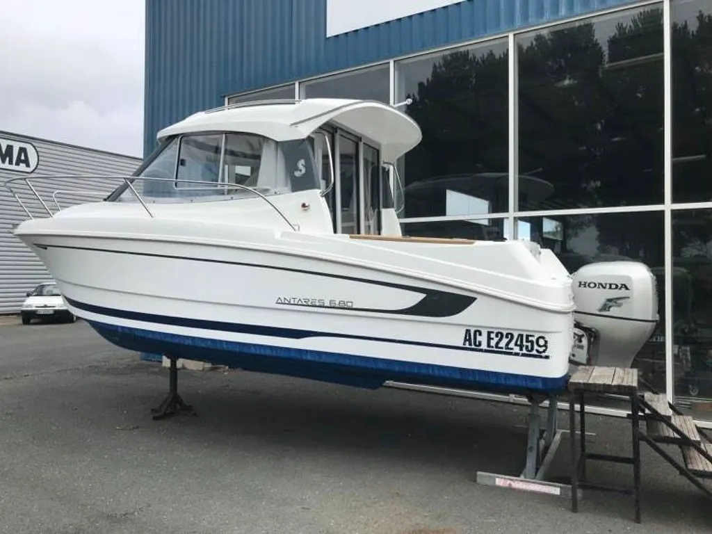 Bateau Beneteau antares 680