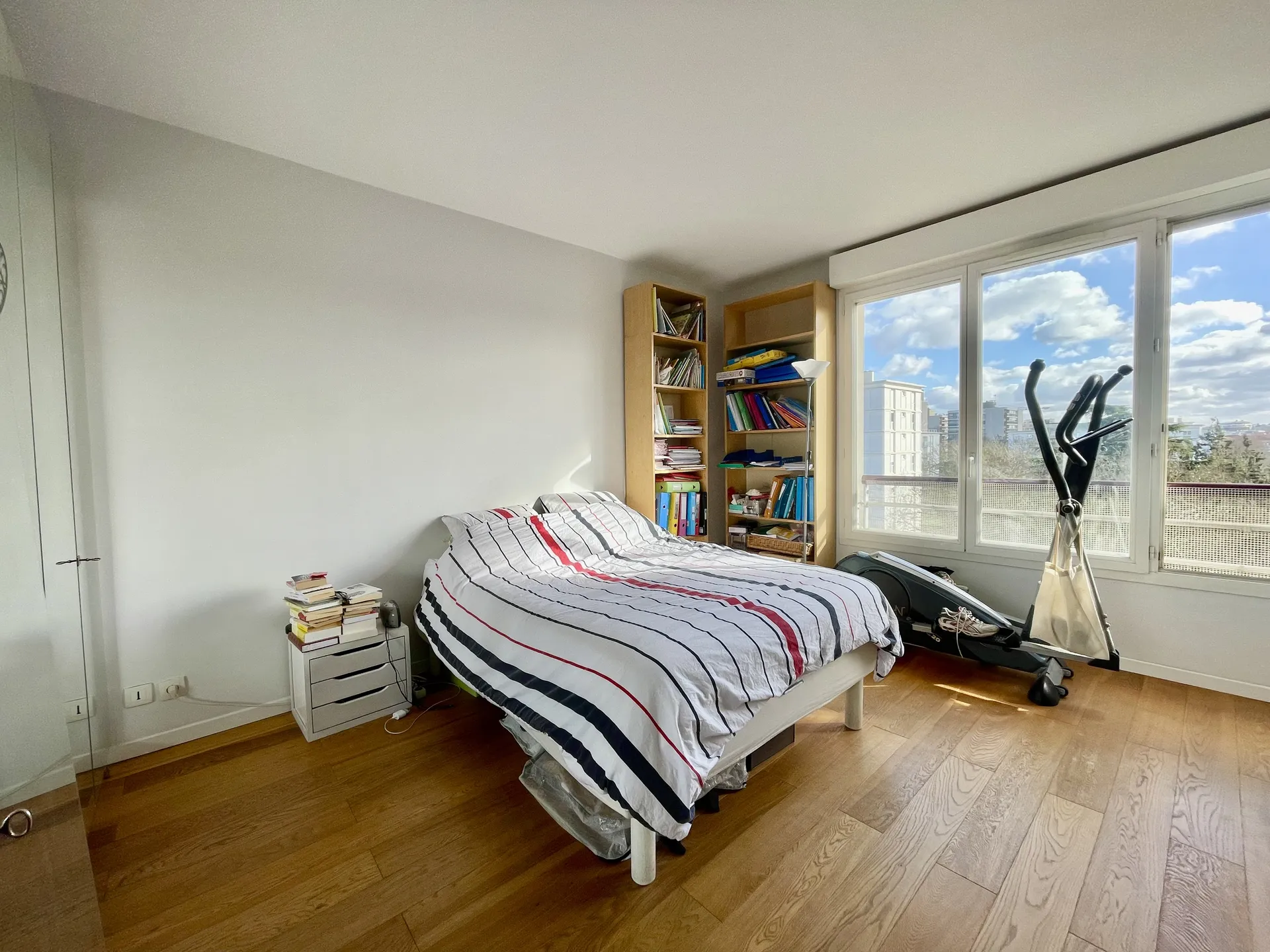 à vendre appartement  avec un espace atypique à vendre dans une résidence de standing à Rueil Malmaison avec terrasse et double parking