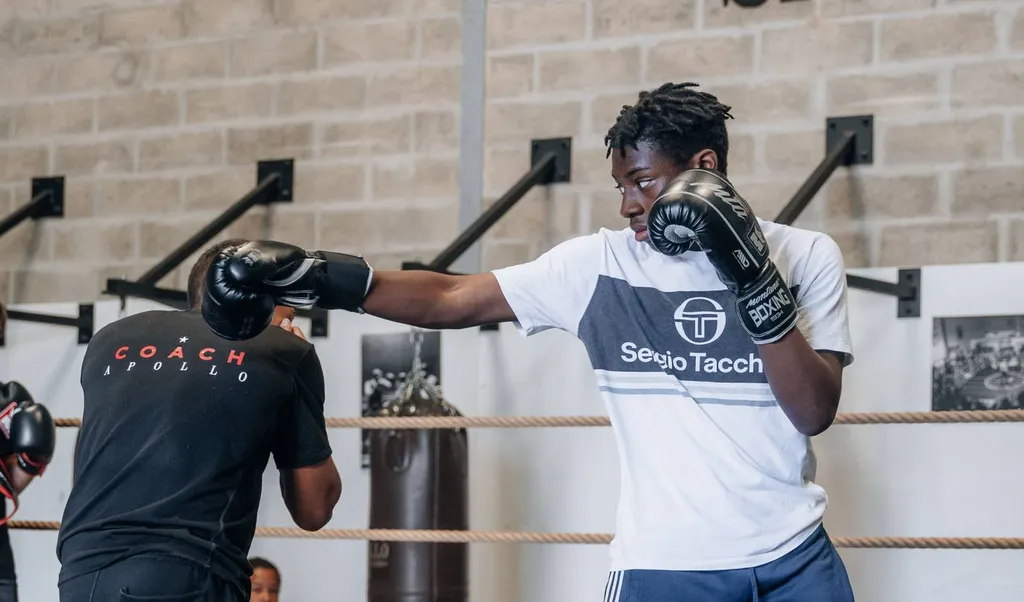 Cours de boxe pour les enfants de 16-17 ans offre spéciale