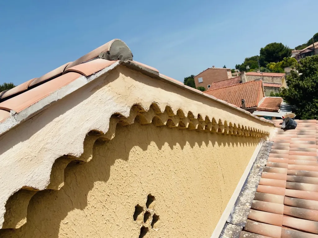Remplacement d’une toiture de maison en tuiles Mécaniques Abeilles sur Aix en Provence