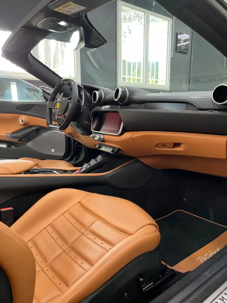 Nettoyage voiture de luxe à Antibes près de Cannes 