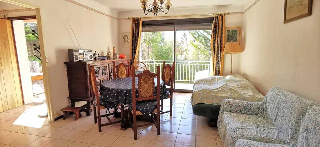 Vente appartement T2 Cassis  ouvrant sur 95 m² de jardin privatif dans petit immeuble proche village