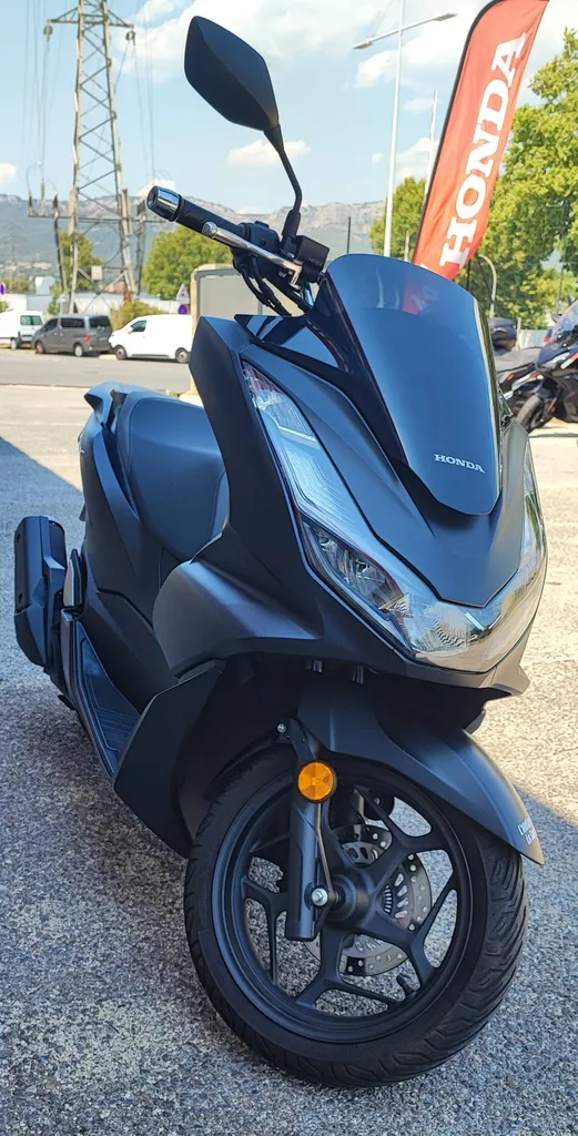 HONDA PCX 125 DU 03/2022 AVEC 7500 KM.