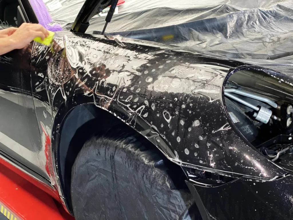 Polissage lustrage traitement céramique carrosserie ou encore film de protection à Vannes dans le Morbihan en Bretagne