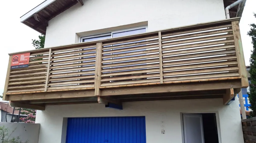 Réalisation d'un balcon en bois sur-mesure à Arcachon en Gironde