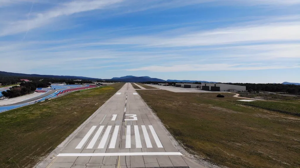 Comment me rendre à l'aéroport international du CASTELLET (Var) ?