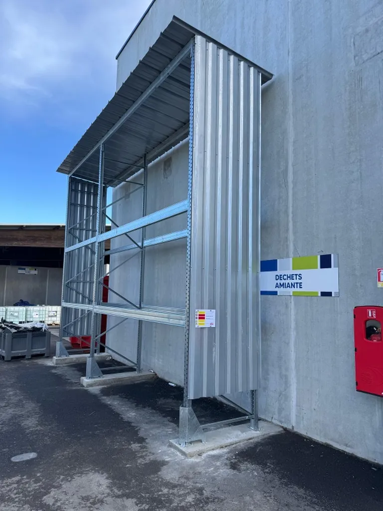 Installer un palettier extérieur avec bardage et toiture pour protéger vos stocks à Toulouse et en Dordogne
