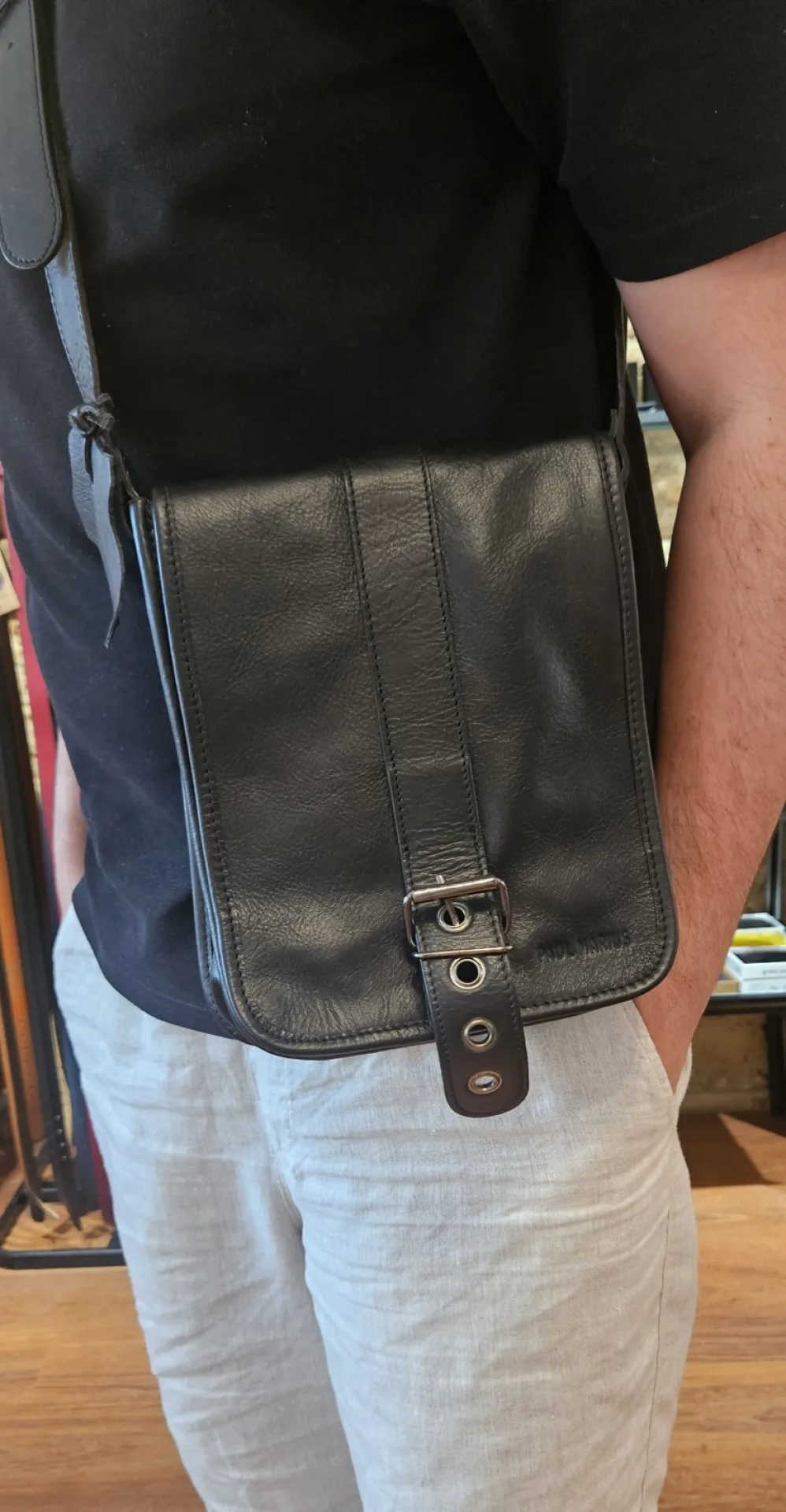 Sacoche Paul Marius le Poinçonneur noir disponible chez Evasion Eu