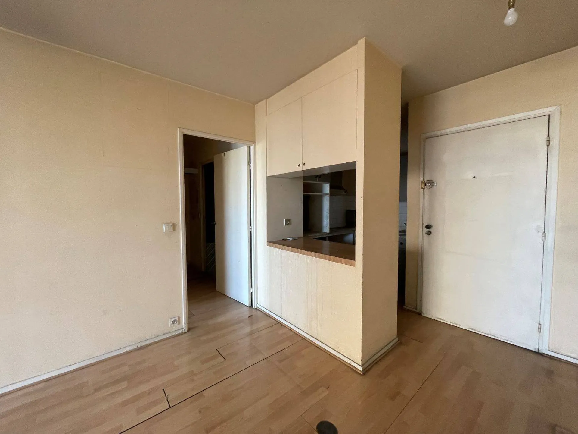 A vendre 2 pièces tour du 13ème Paris