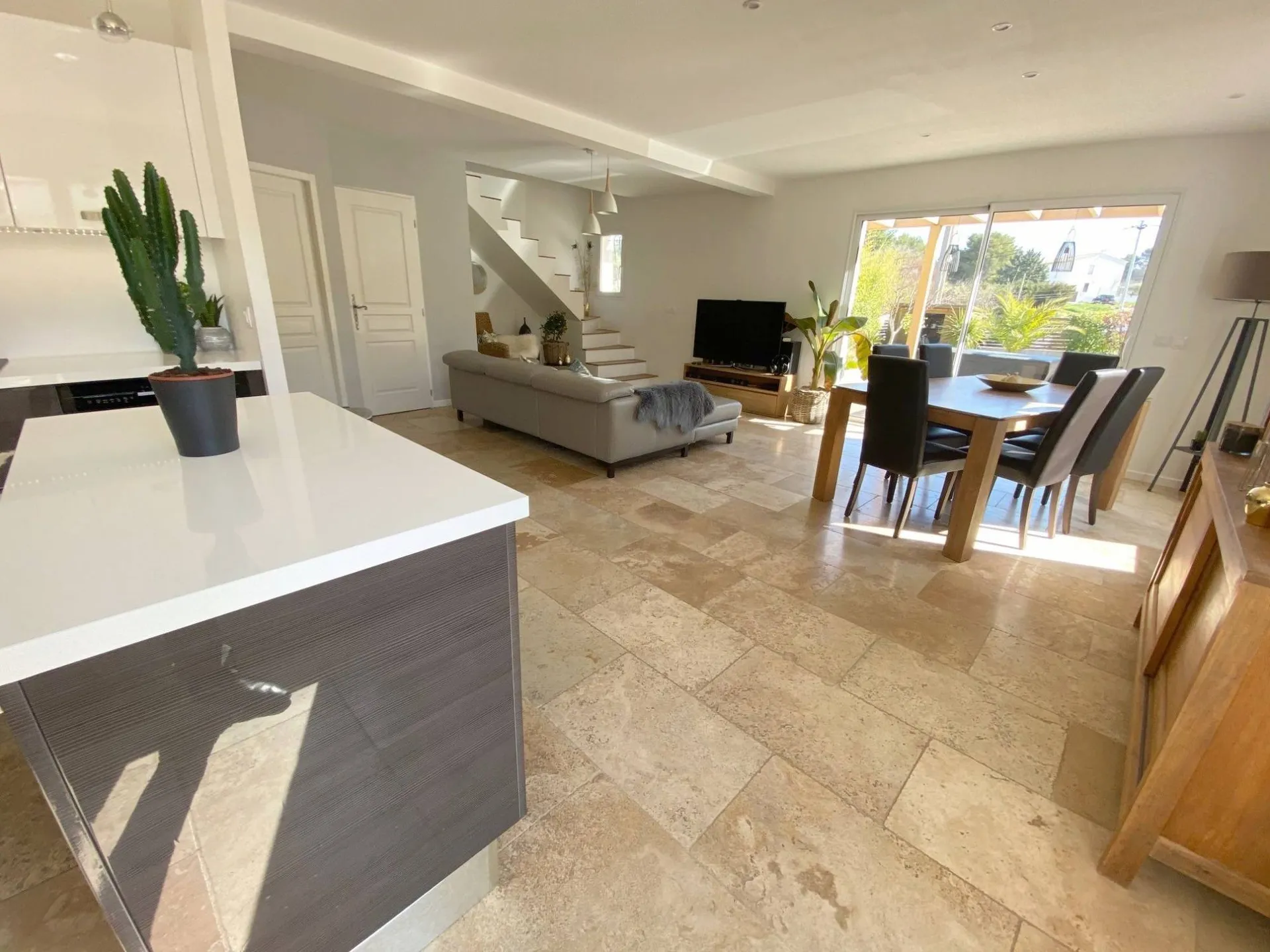 grande villa avec grand terrain plat a la vente roquefort la bédoule