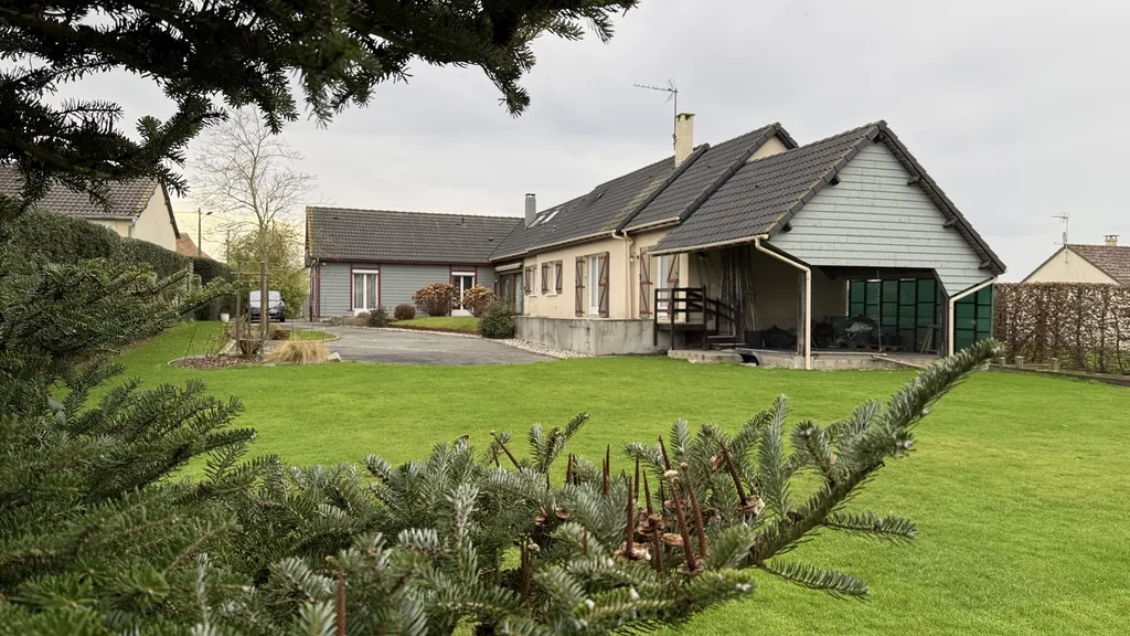 À vendre à Saint-Nicolas-d’Aliermont – longère atypique de 198 m², offrant volumes et configuration modulable.