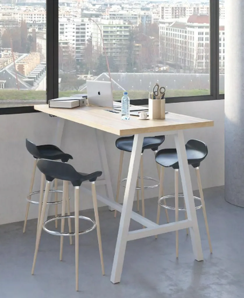 Table bureau Cohésion haute design avec pieds métal pour espace collaboratif à Montpellier