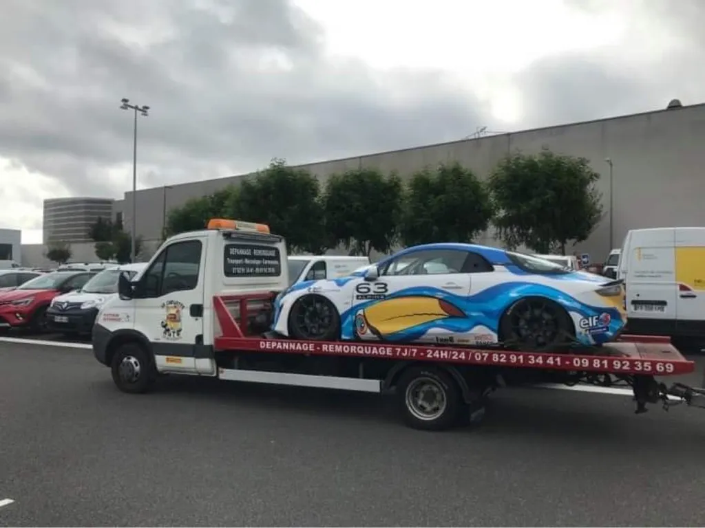 Transport pour livraison au client de son Alpine A110 GT4 préparée circuit entre Clermont Ferrand et Bordeaux