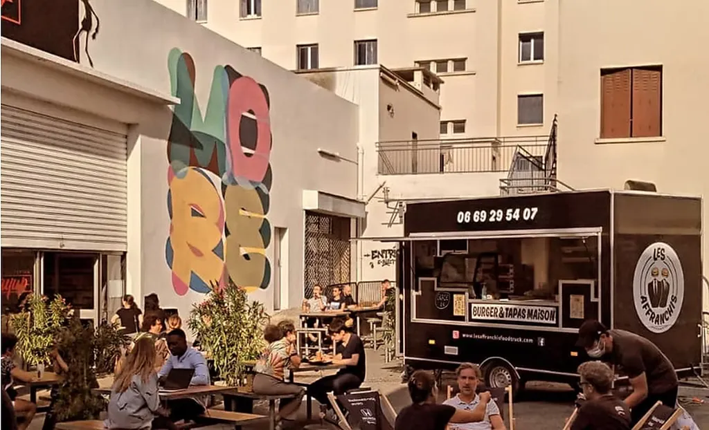 After-work au restaurant bar avec burgers tapas et bières artisanales pression du mercredi au vendredi soir dans la zone de Sesquières à Toulouse