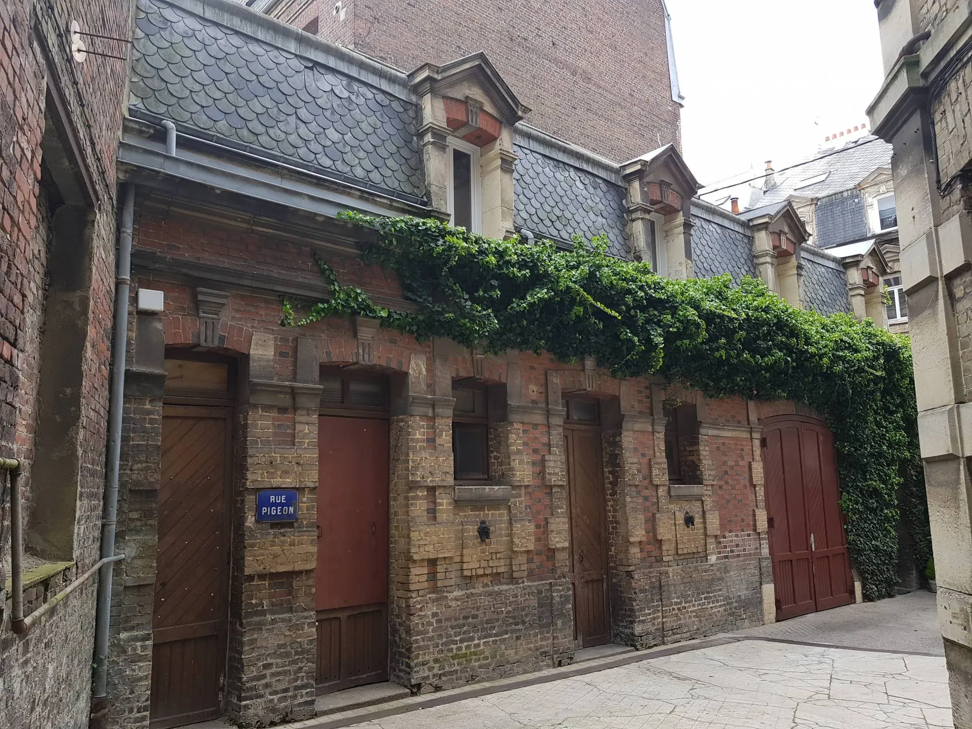 A vendre, maison de ville avec 3 ch, garage, cour