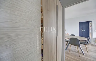 Entrée avec rangements / placards
