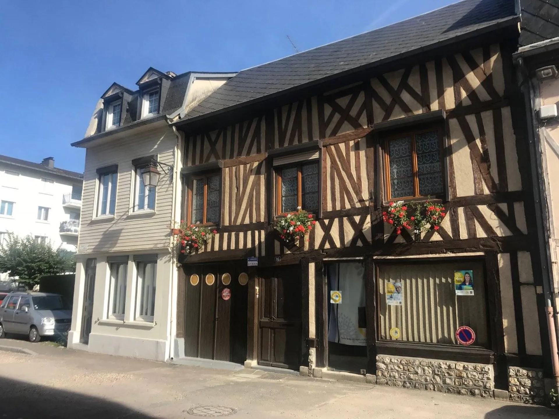 Visite maison appartement et local commercial dans le centre-ville  de Pont-Audemer 27500