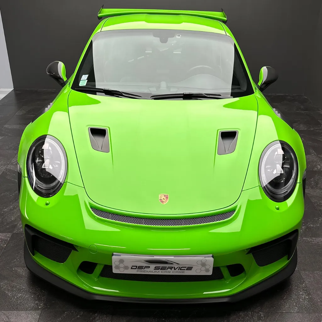 Entretien intérieur sur une Porsche 911 991 GT3 RS à Le Mans (72)