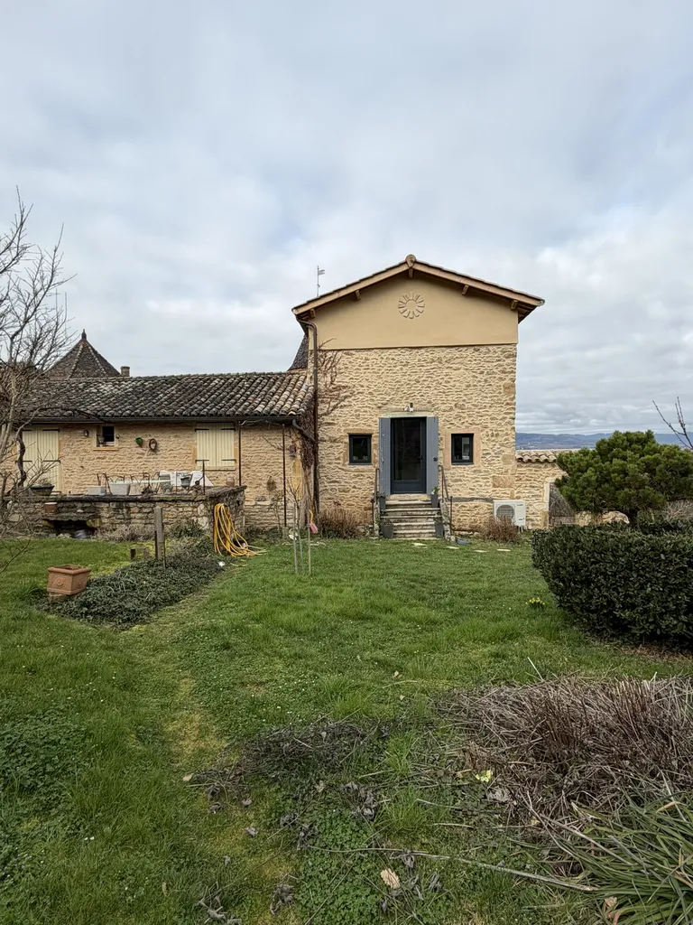 Surélévation complète d'une maison en pierre fortifiée avec reprise structurelle à Limas près de Villefranche sur Saône (69)
