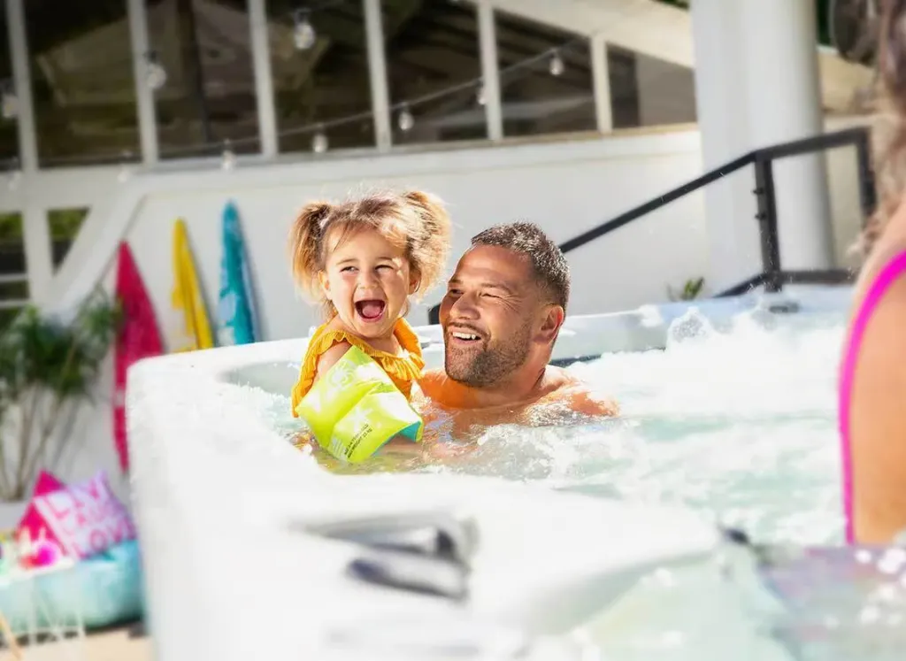 Spa de nage S-4500 Collection « S » : performance et détente pour toute la famille