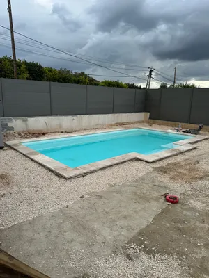 Installation d'une piscine coque polyester Paloma 6 pour une villa près d'Aix en Provence
