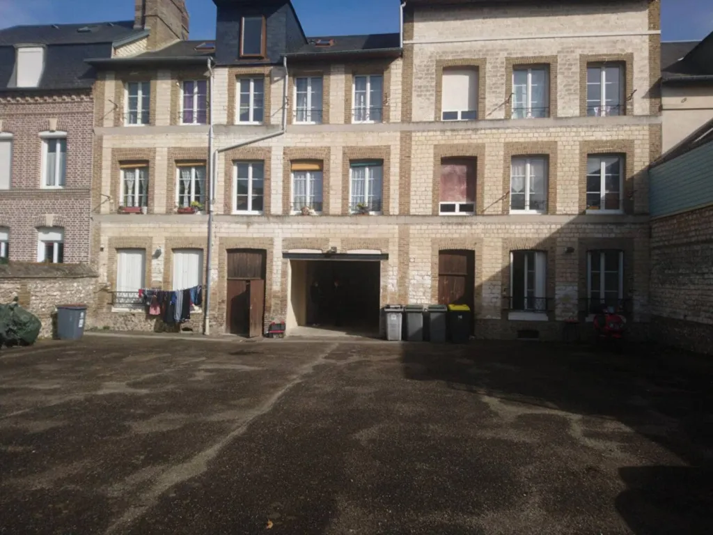 A vendre immeuble de 340 m² comprenant 7 lots sur la commune de caudebec les elbeuf 76320