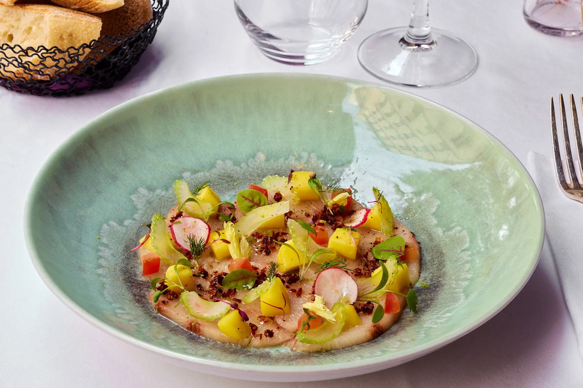 Découvrez l’élégance d’une brasserie et bistrot parisien authentique, au cœur du Quartier Latin, pour repas conviviaux et moments raffinés.