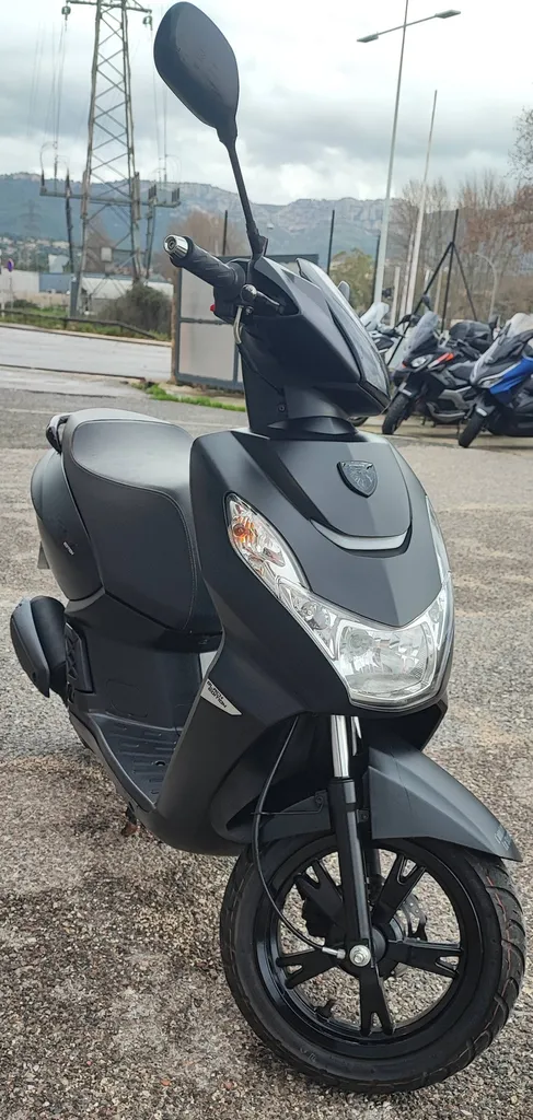 PEUGEOT KISBEE BLACK EDITION  50cc DU 08/2023 AVEC 7100 KMS.