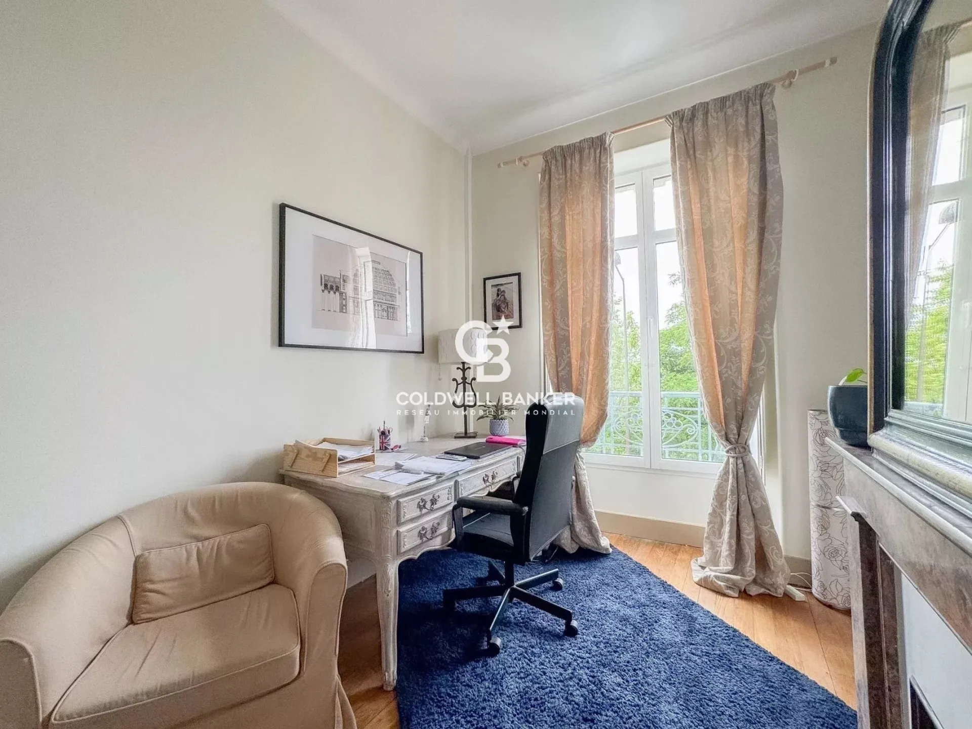 A Vendre un bien immobilier avec charme, jardin et stationnement dans le centre du Mans