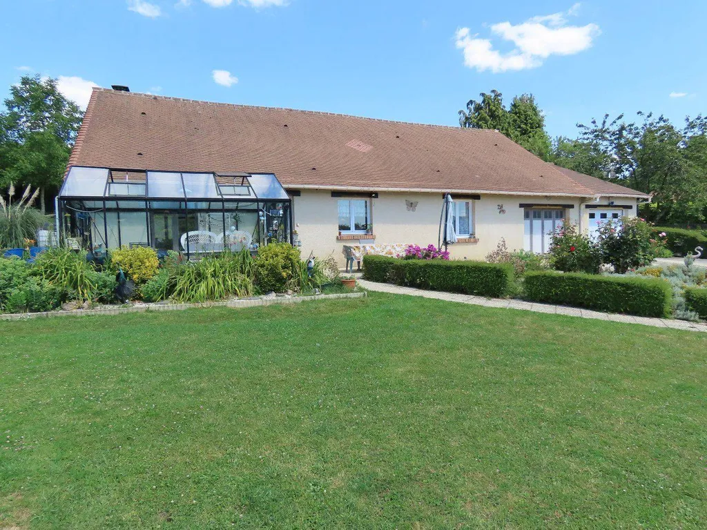 A VENDRE - Maison familiale avec parc arboré et garages, à moins de 15 min de Lisieux 14100