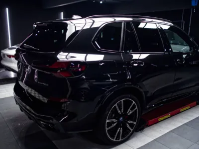 Résultat visuel après protection carrosserie du X5 avec film PPF à Lorient.