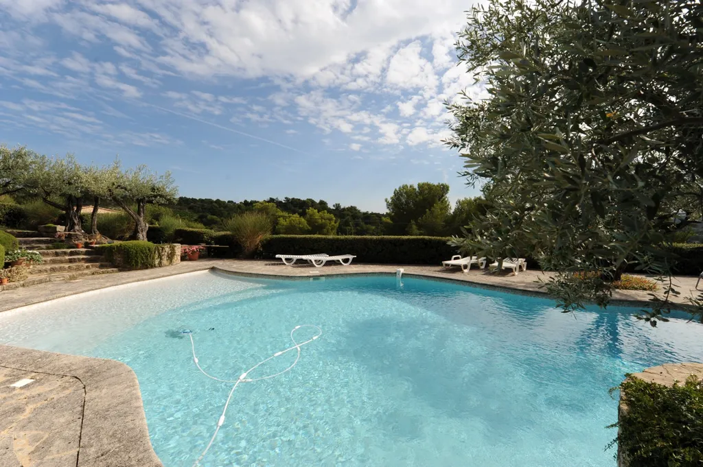 Propriété en pierres avec piscine à vendre en Provence