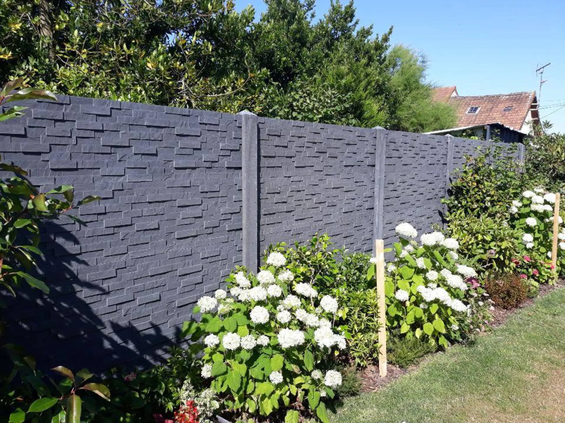 pose d'une clôture en plaques imprimée briques 