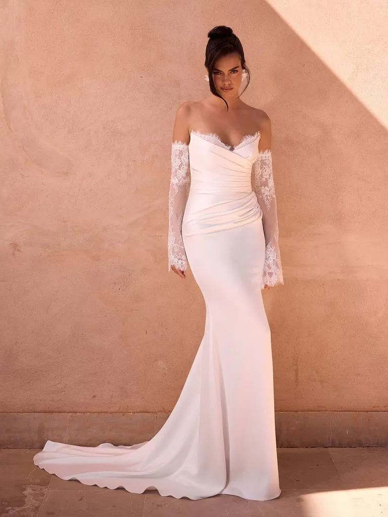 Robe de mariée sirène en satin doux et dentelle Chantilly Aix-en-Provence