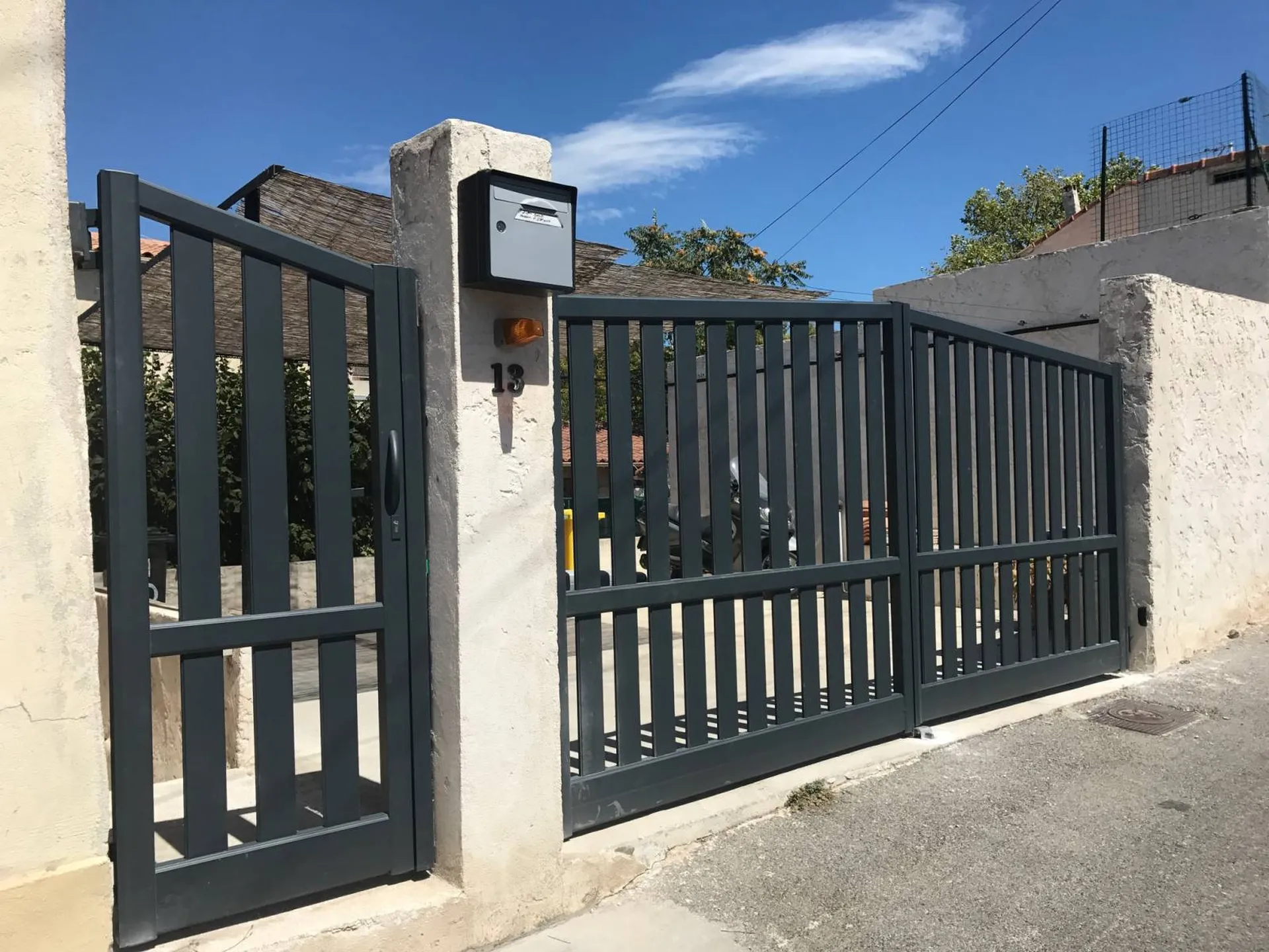 Portail et portillon motivés SOMFY à PUYRICARD