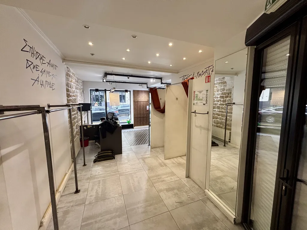 Location - Boutique 70 m², Maubeuge Martyr, Rue Lamartine 75009 PARIS