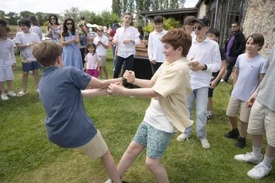 Organisez une Bar Mitzvah dans un domaine avec piscine avec une planification sur-mesure, élégante, festive et parfaitement réussie en Ile-de-France