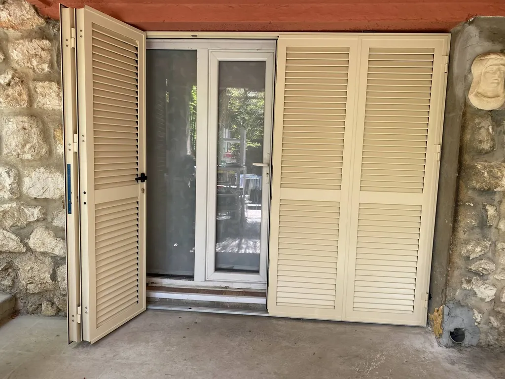 Pose de volets battants en aluminium à Nice (06)