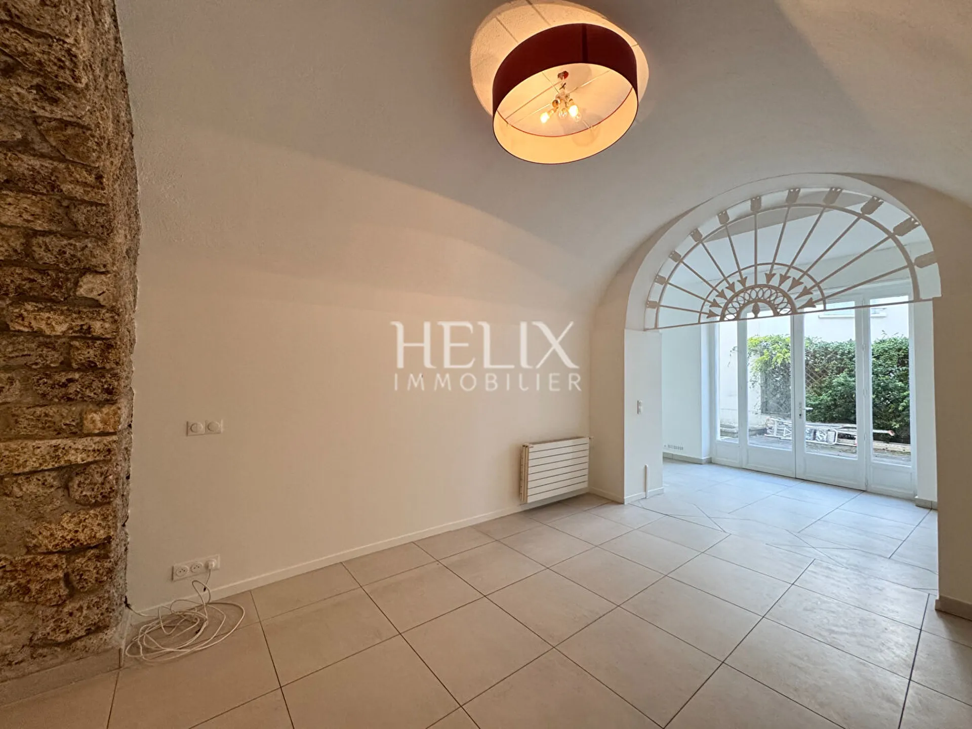 A vendre Le Pecq quartier Saint-Wandrille comme une maison pour ce joli appartement cinq pièces avec terrasses/jardin situé dans une petite copropriété à l'abris des regards.