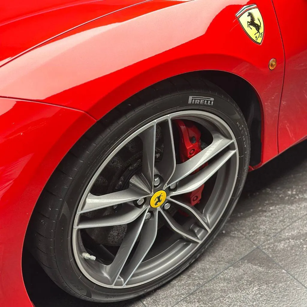 Réparation et repigmentation du cuir sur une Ferrari 488 Spider à Le Mans (72)