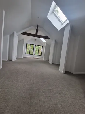 Rénovation avec peinture veloutée d’un plateau de bureau, avec plaque phonique et vitrificateur sur ferme en bois entre DREUX et CHARTRES.