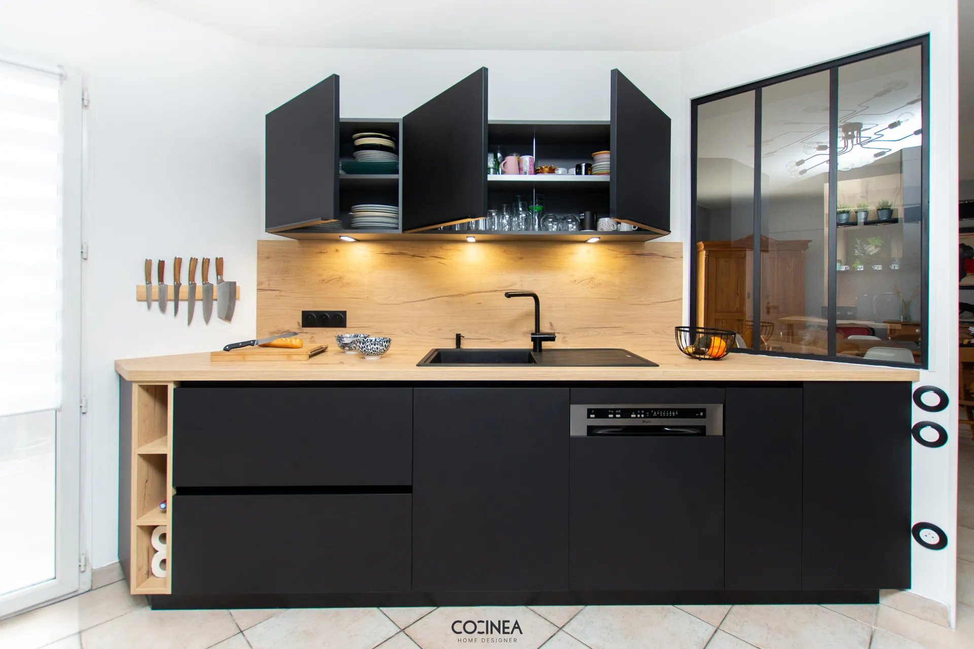 Conception et installation d’une cuisine ARMONY moderne avec accessoires MSA et sanitaire FRANKE à Castelginest