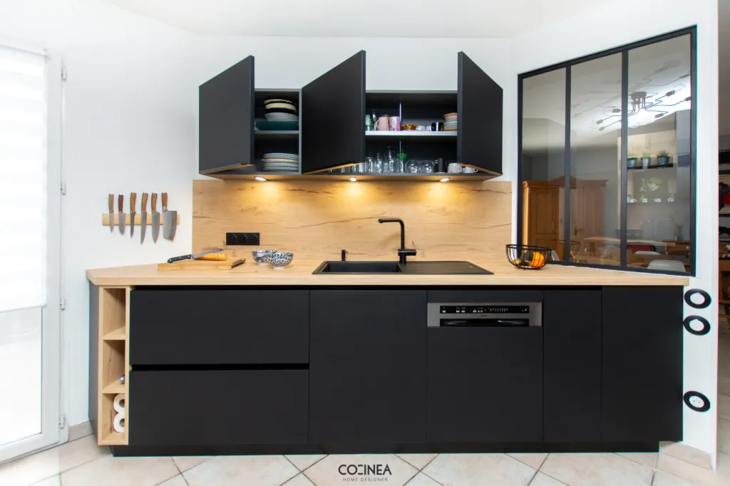 Conception et installation d’une cuisine ARMONY moderne avec accessoires MSA et sanitaire FRANKE à Castelginest