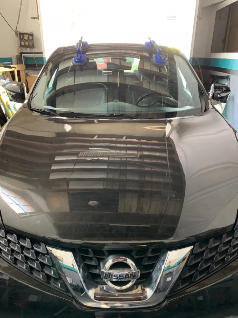 Pose de pare-brise neuf sur Nissan Juke avec franchise offerte chez Speed Glass à Marseille, intervention rapide et sans avance
